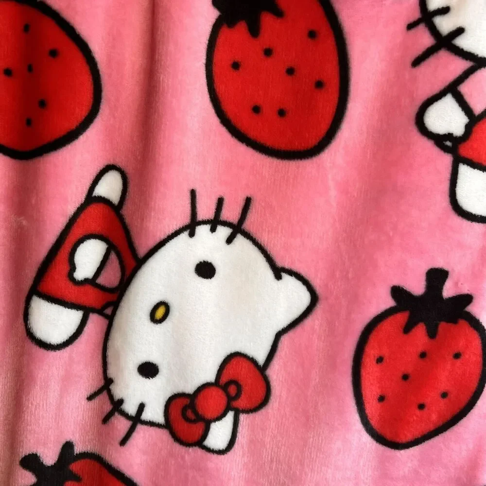 Hello Kitty Verry Berry Fleece Blanket 50”x70” Silk Touch Throw Sanrio Soft‎ NWT